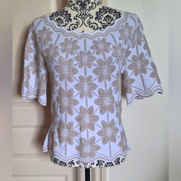 D.EXTERIOR white and beige floral top size S - Picture 1 of 5
